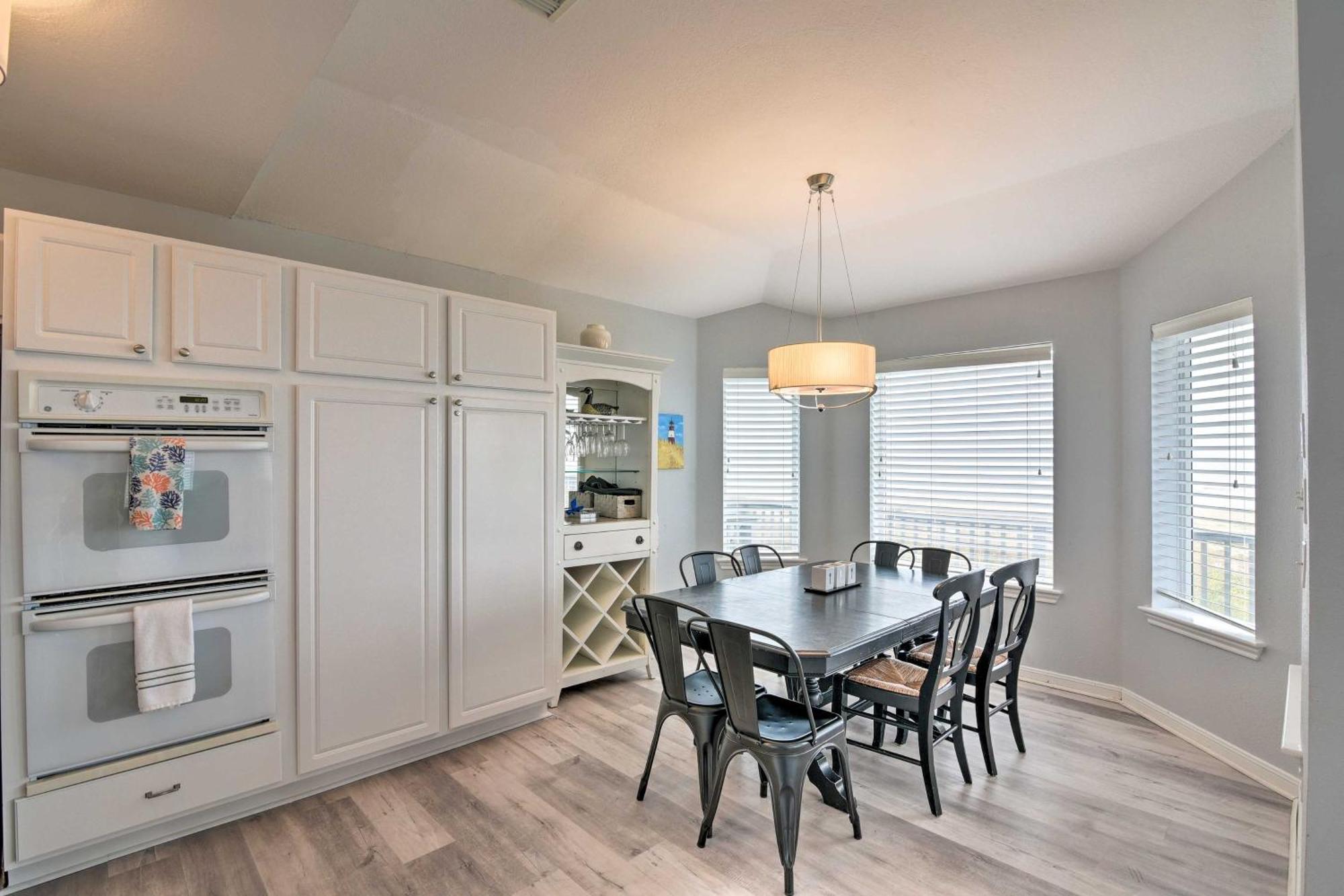 Oceanfront Galveston Home - Walk To Beach! Ngoại thất bức ảnh