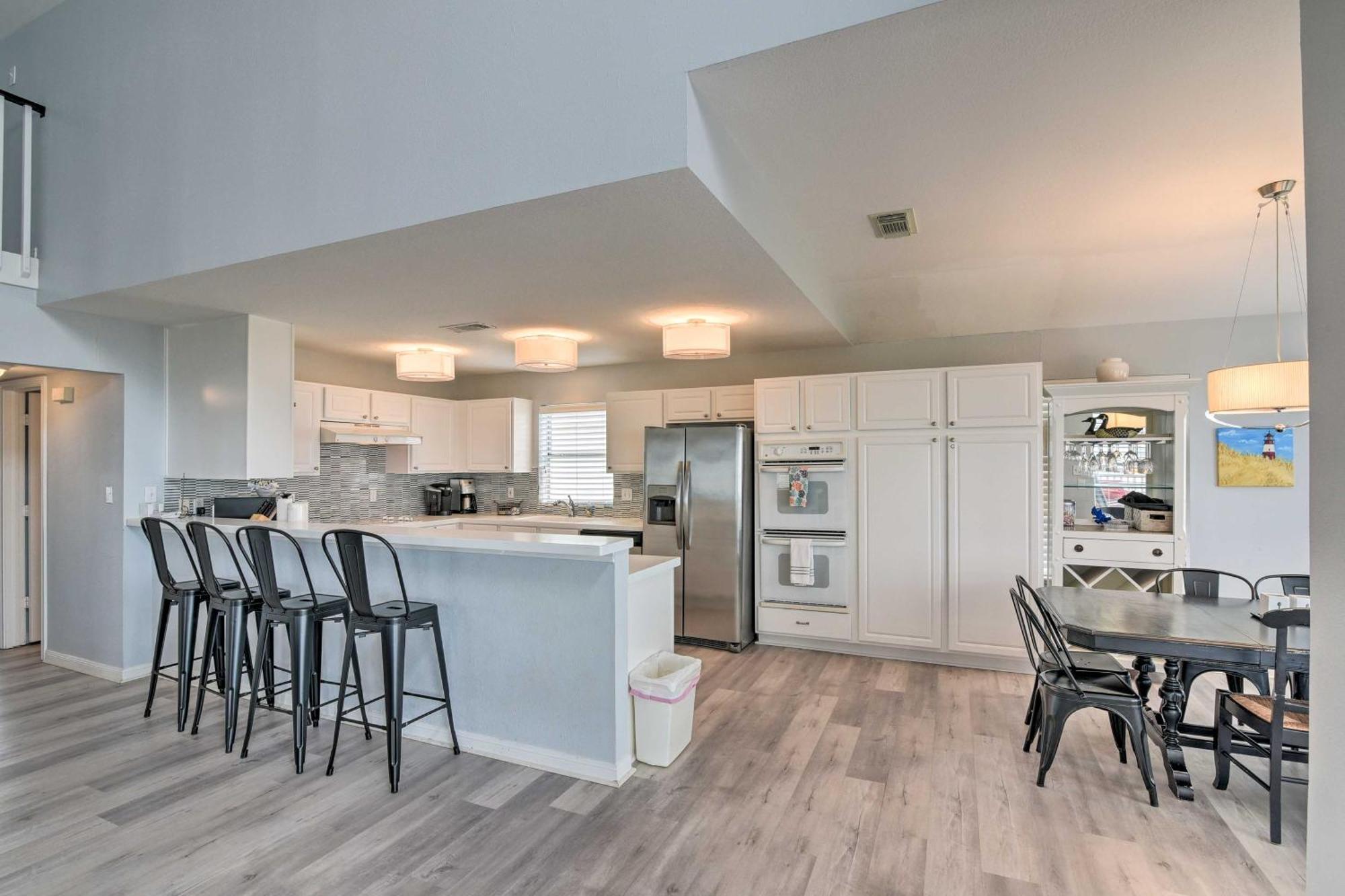 Oceanfront Galveston Home - Walk To Beach! Ngoại thất bức ảnh