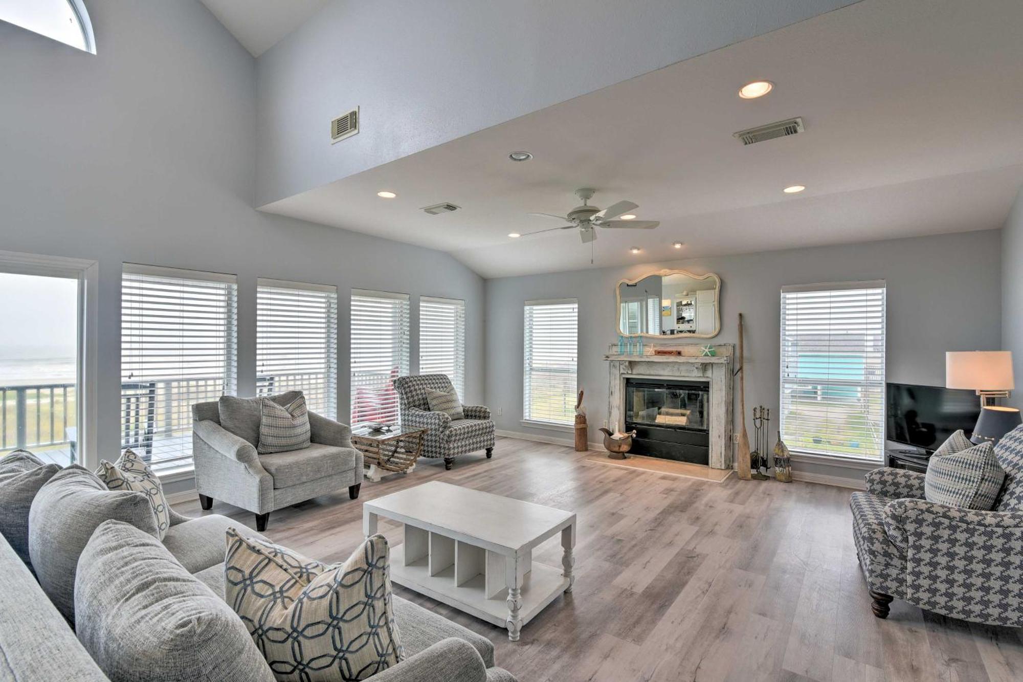 Oceanfront Galveston Home - Walk To Beach! Ngoại thất bức ảnh